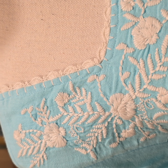 Beautiful Summer Blouse - Picture 4 of 5